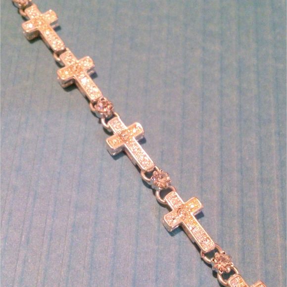 Avon Vintage Silver Tone Sparkling Cross Tennis Bracelet - Picture 1 of 5